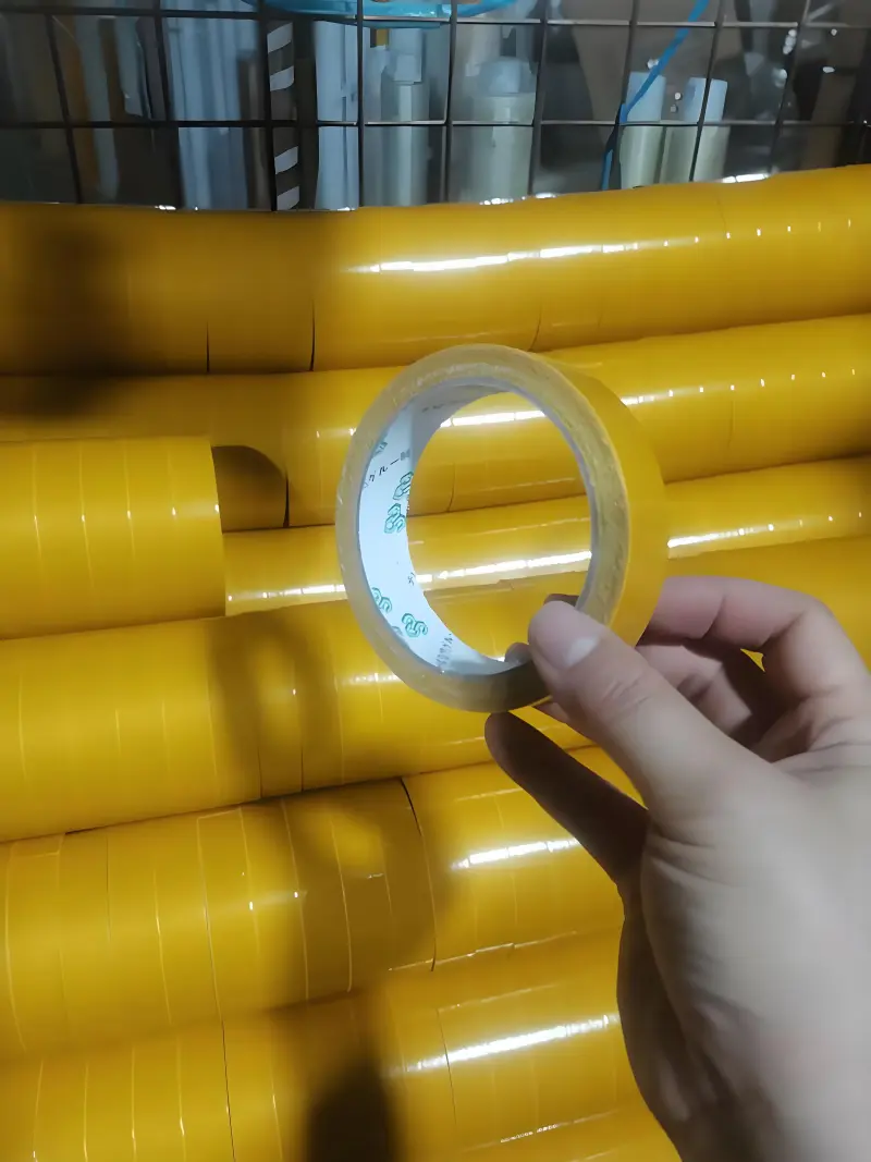 Види прозорого двостороннього скотча